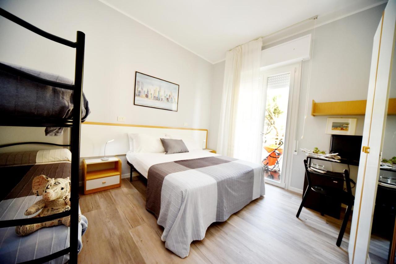 Hotel Mirabella Riccione Luaran gambar