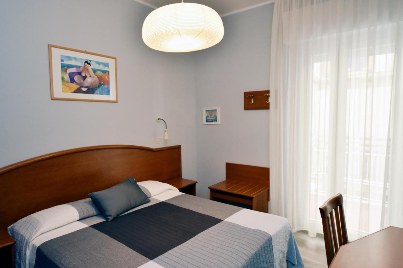 Hotel Mirabella Riccione Luaran gambar