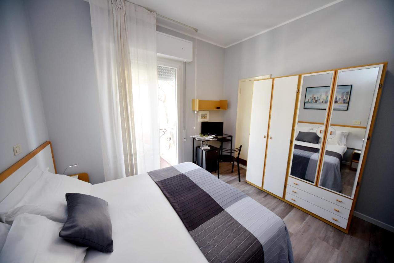 Hotel Mirabella Riccione Luaran gambar