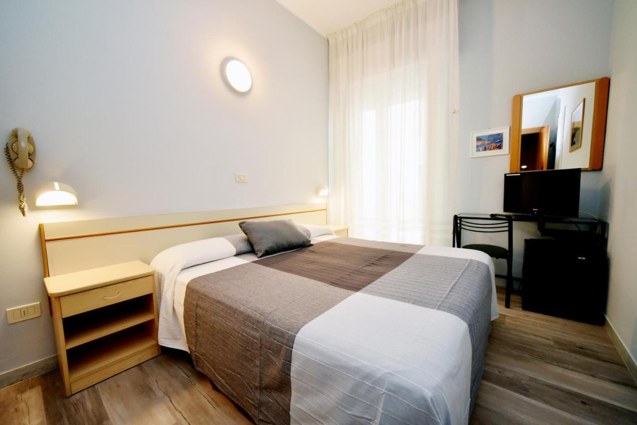 Hotel Mirabella Riccione Luaran gambar