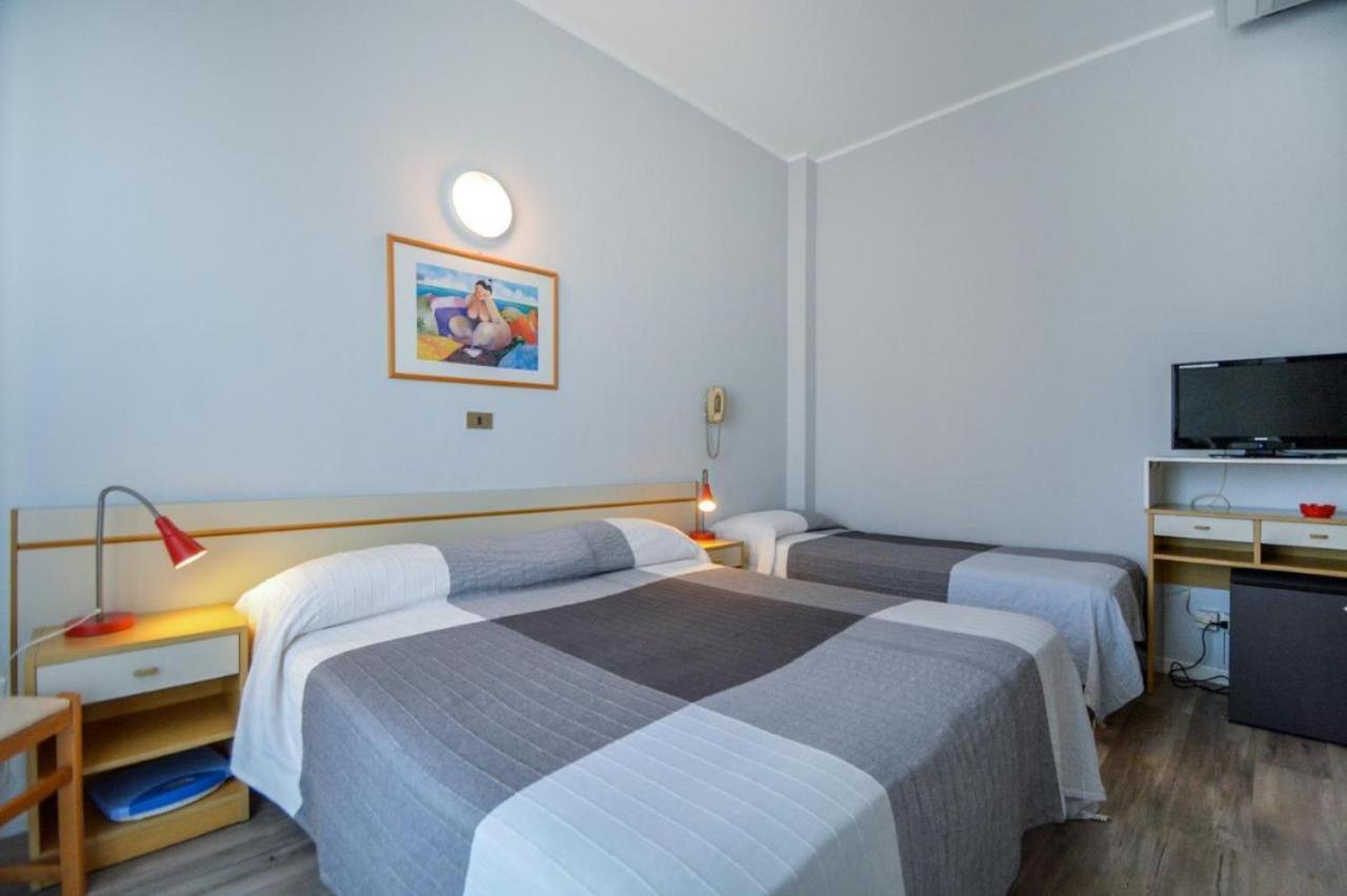 Hotel Mirabella Riccione Luaran gambar
