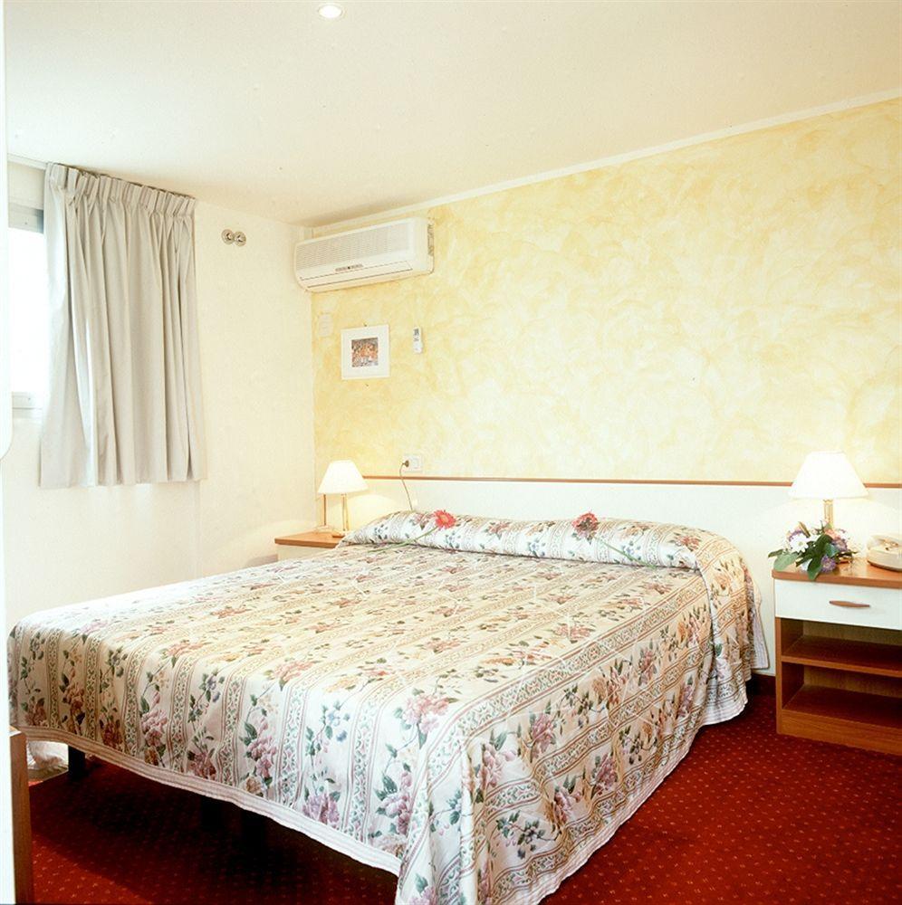 Hotel Mirabella Riccione Luaran gambar