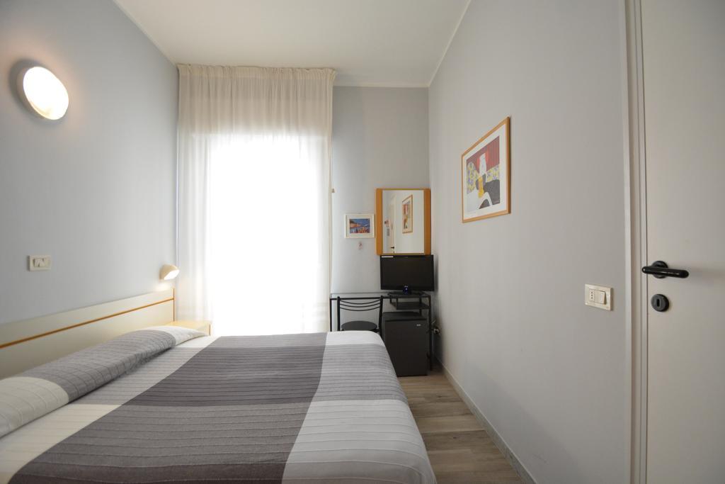 Hotel Mirabella Riccione Luaran gambar